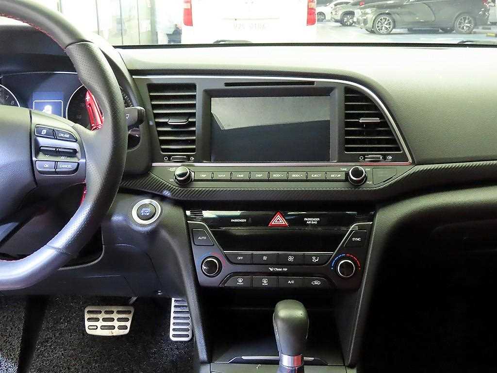 HYUNDAI Avante - Vista 11