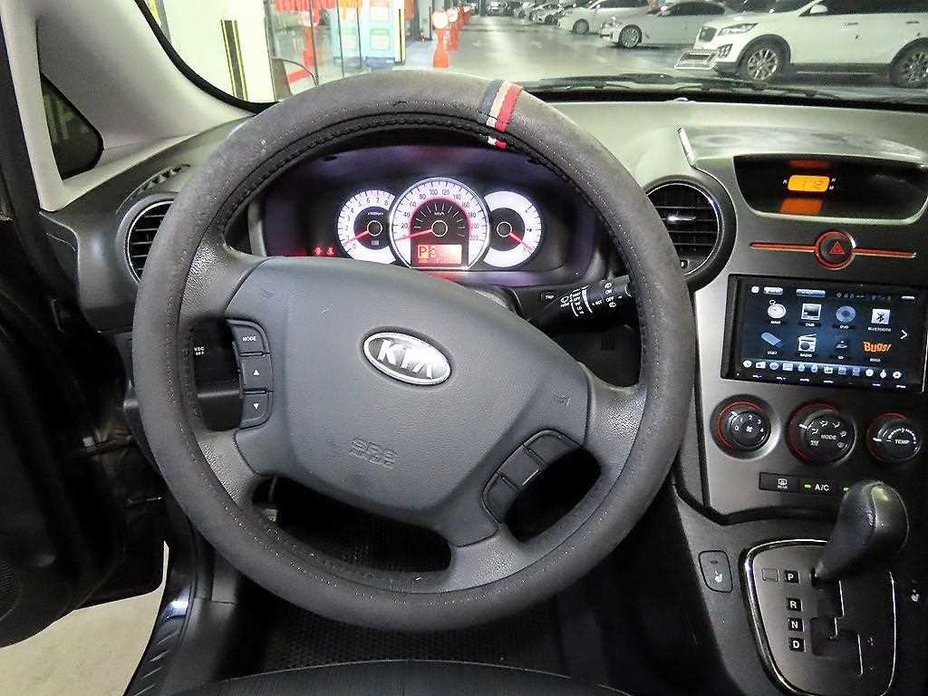 KIA Carens - Vista 8
