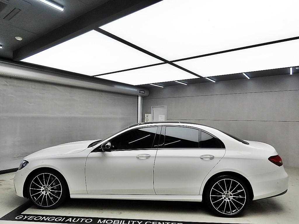 Mercedes Benz E class - Vista 4