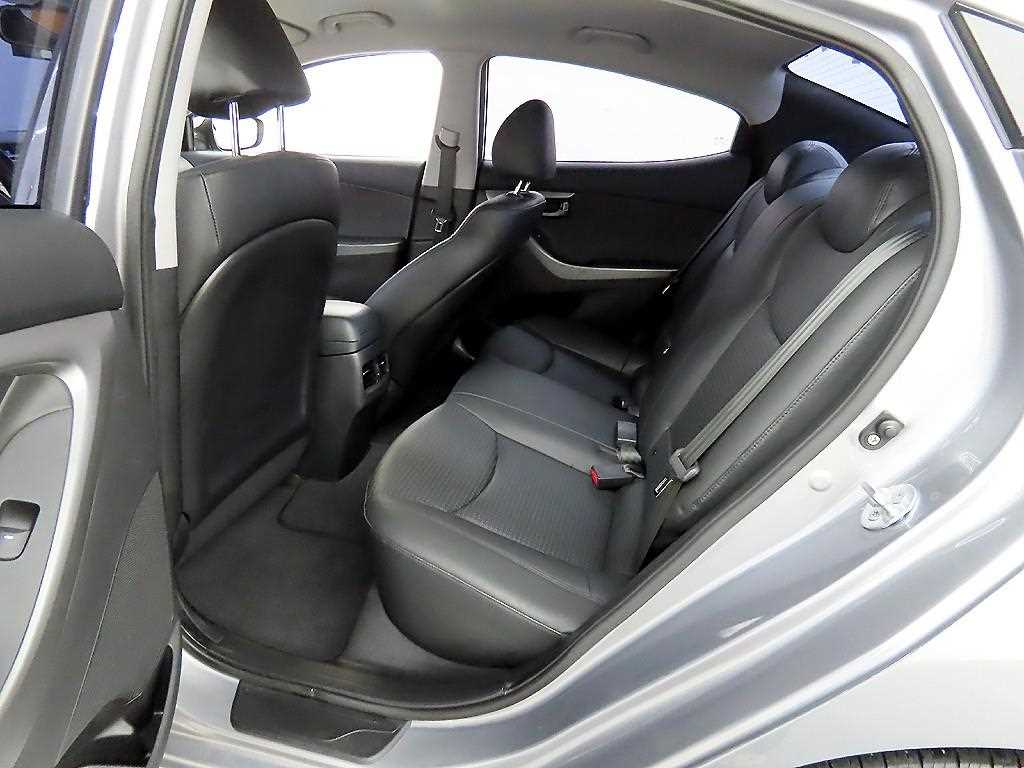 HYUNDAI Avante - Vista 6