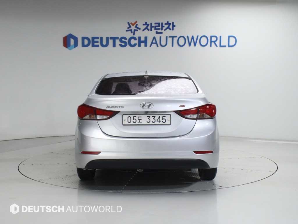 HYUNDAI Avante - Vista 4