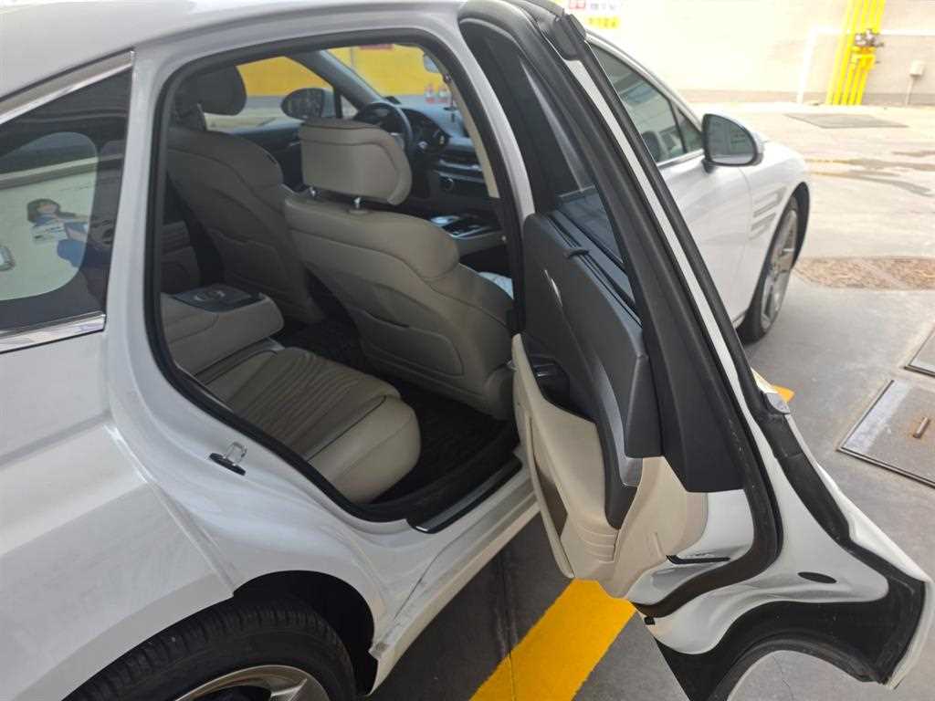 Genesis G80 - Vista 7