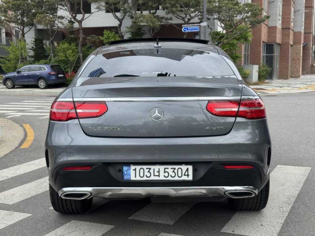 Mercedes Benz GLE Class - Vista 4