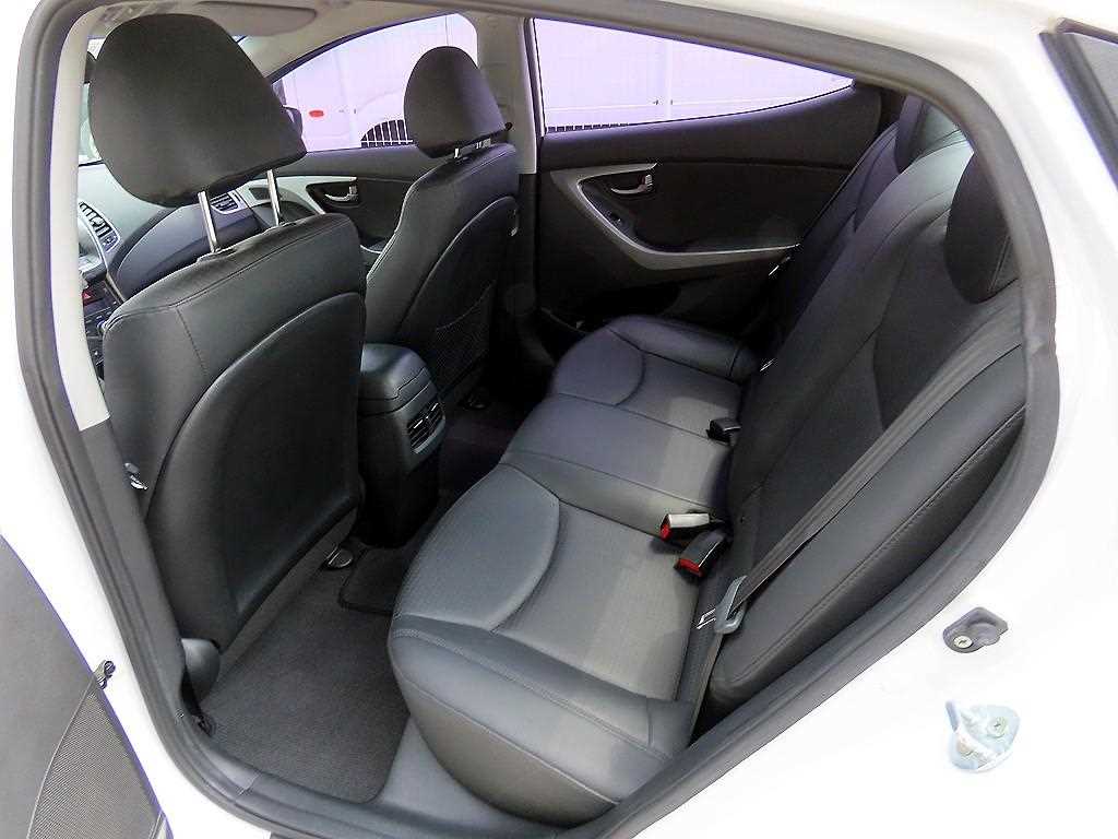 HYUNDAI Avante - Vista 6