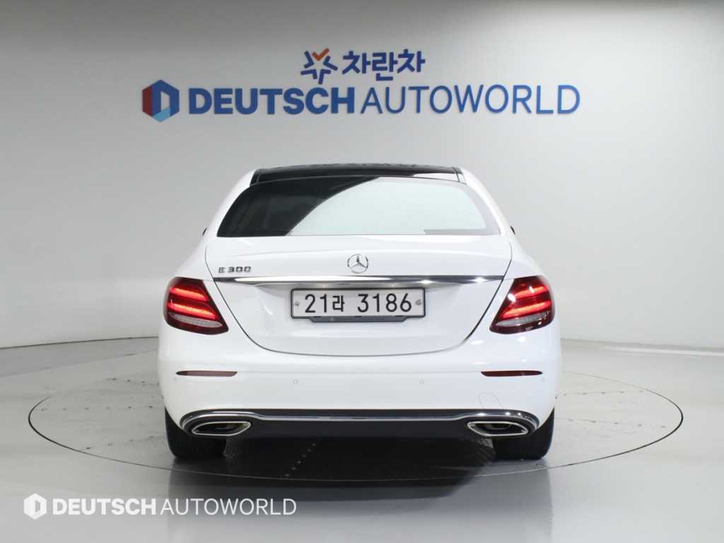 Mercedes Benz E class - Vista 4
