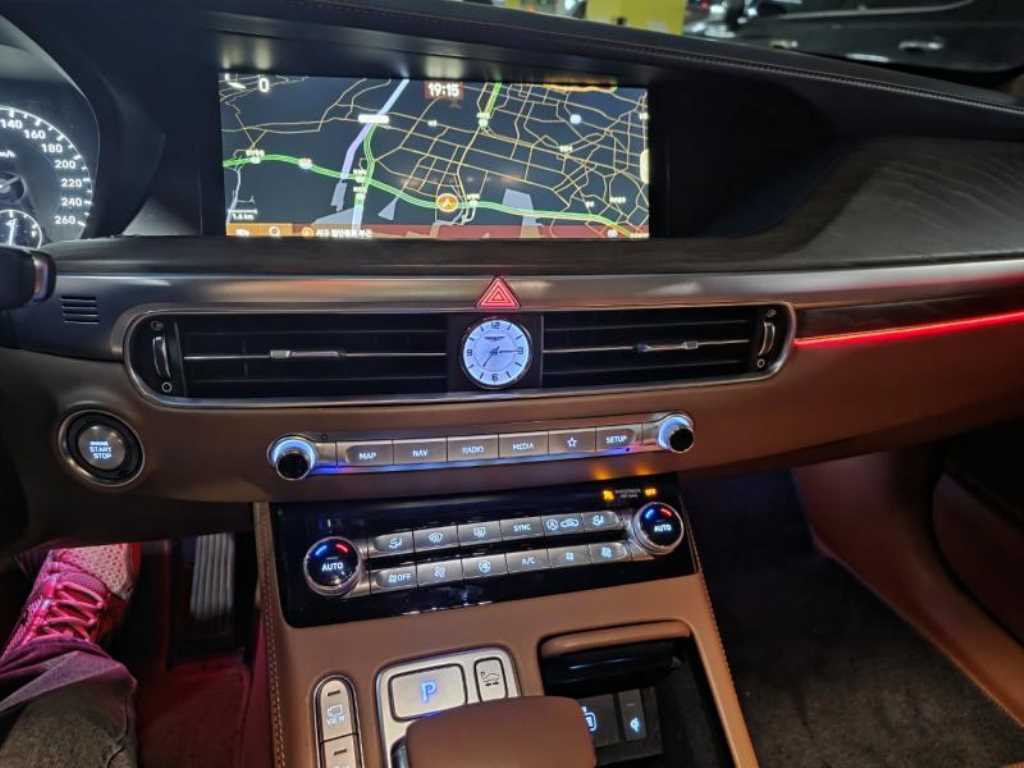 Genesis G90 - Vista 9