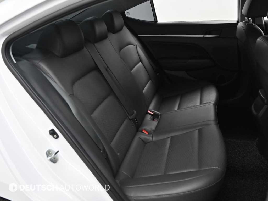 HYUNDAI Avante - Vista 12