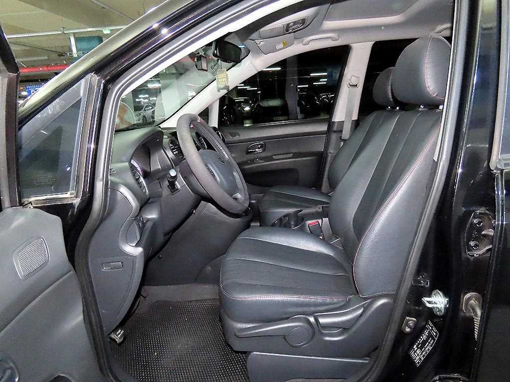 KIA Carens - Vista 6