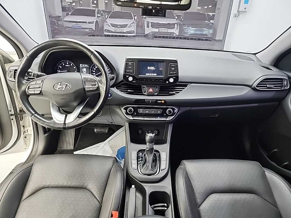 HYUNDAI i30 - Vista 7