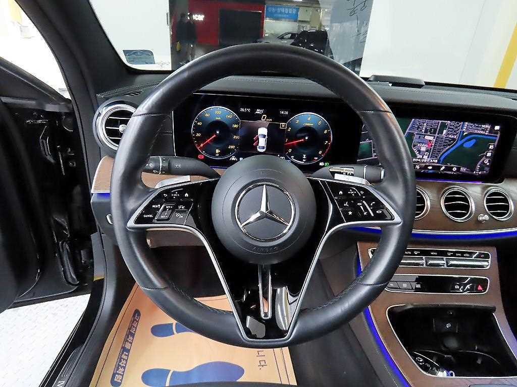 Mercedes Benz E class - Vista 9