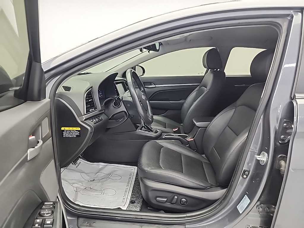 HYUNDAI Avante - Vista 11