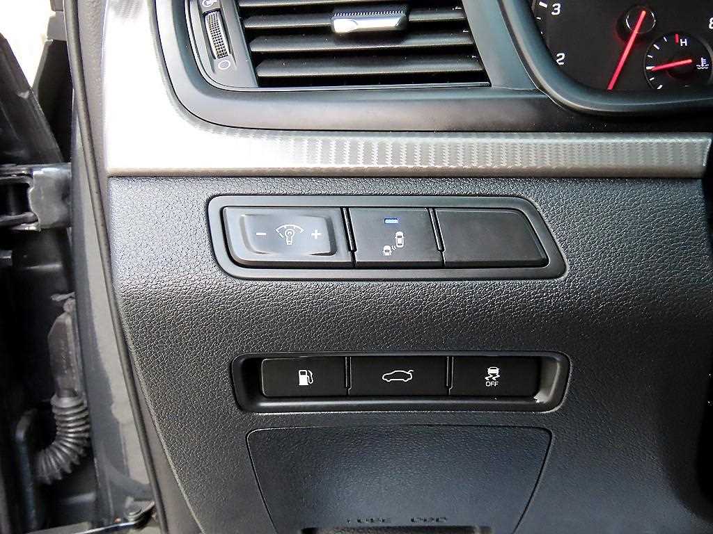 HYUNDAI Sonata - Vista 12