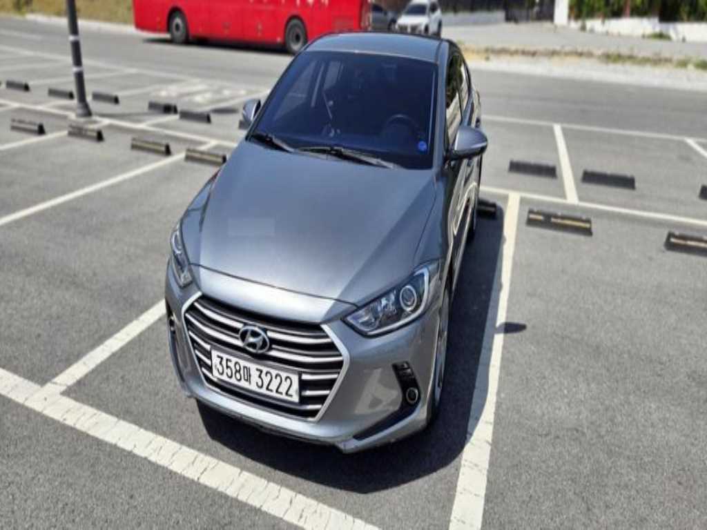 HYUNDAI Avante - Vista 3