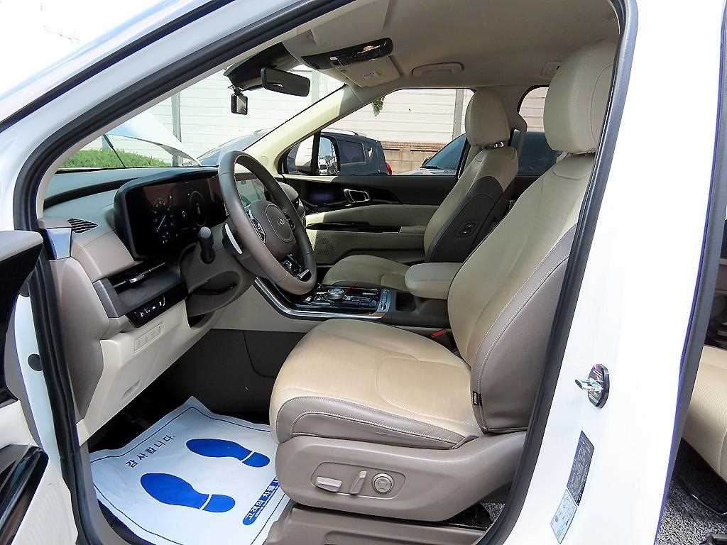KIA Carnival - Vista 5