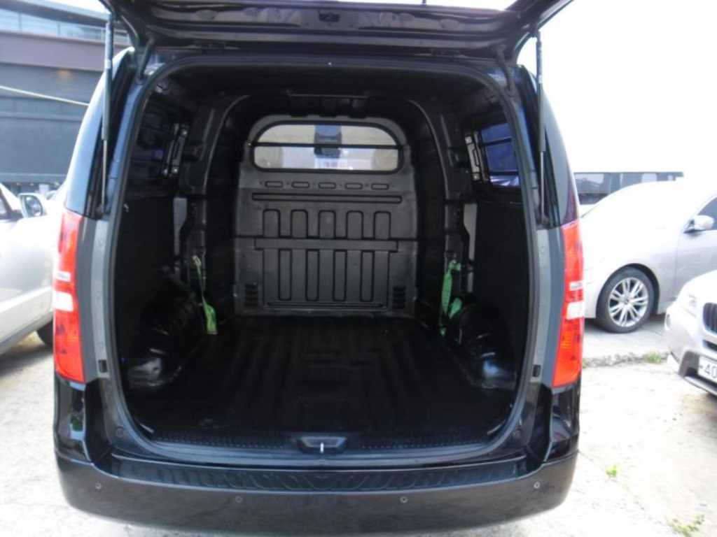 HYUNDAI Starex - Vista 10