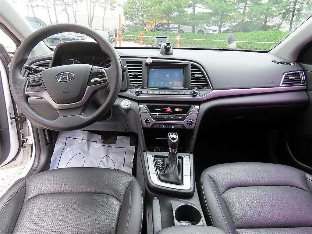 HYUNDAI Avante - Vista 7