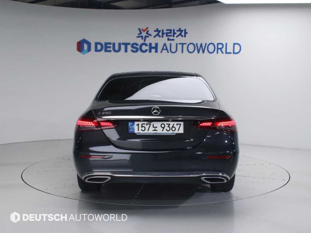 Mercedes Benz E class - Vista 4