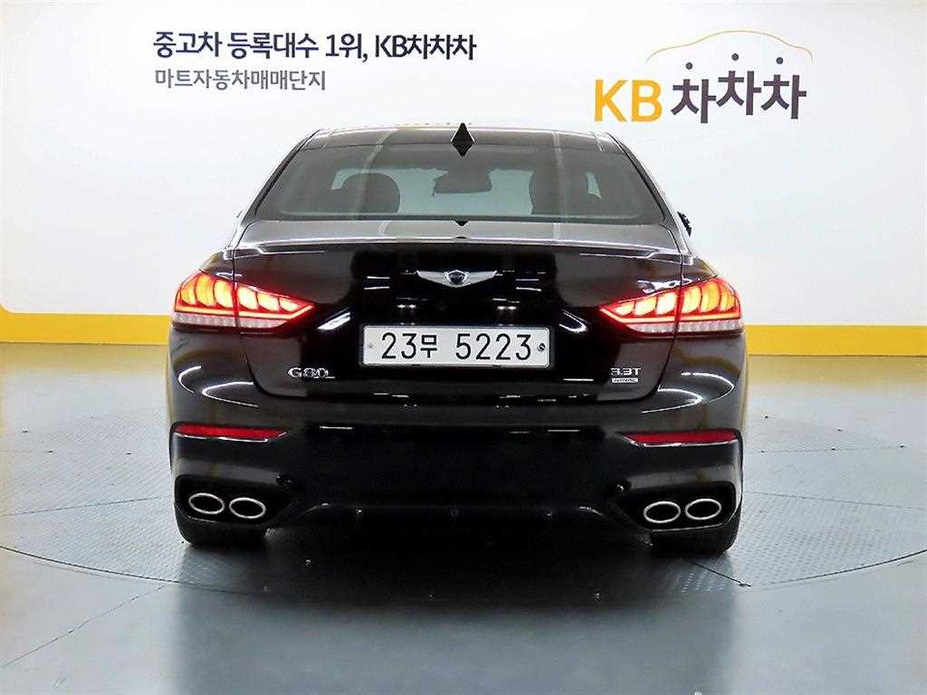 HYUNDAI Genesis - Vista 3