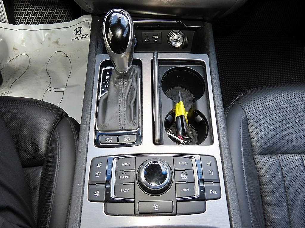 HYUNDAI Genesis - Vista 11