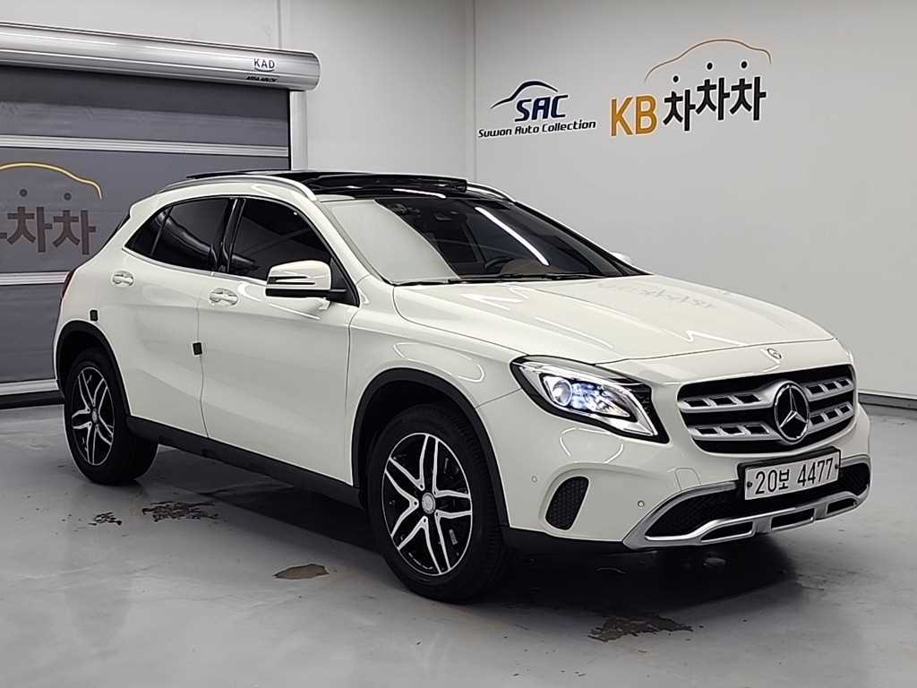 Mercedes Benz GLA Class - Vista 4