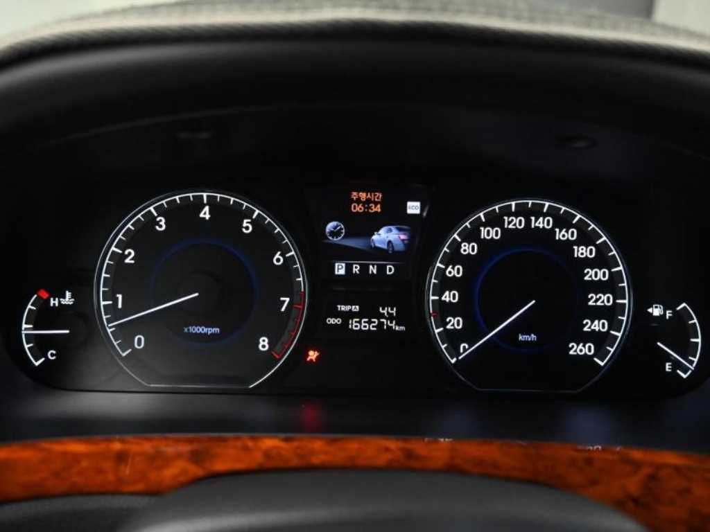 HYUNDAI Equus - Vista 8