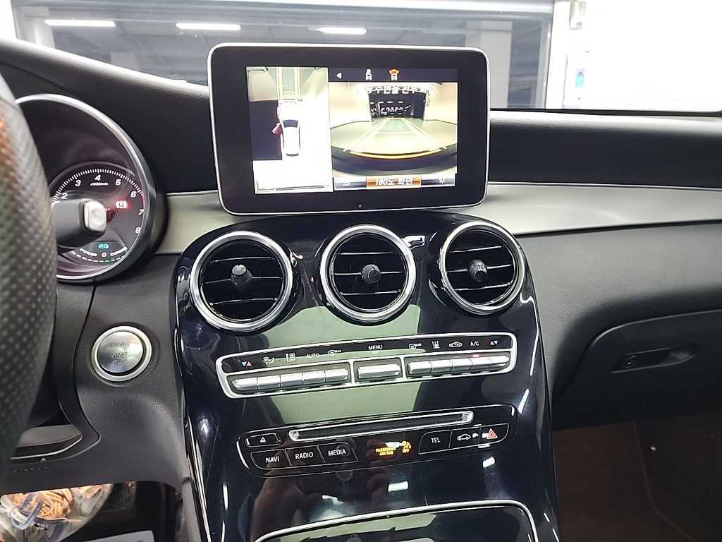 Mercedes Benz GLC Class - Vista 10