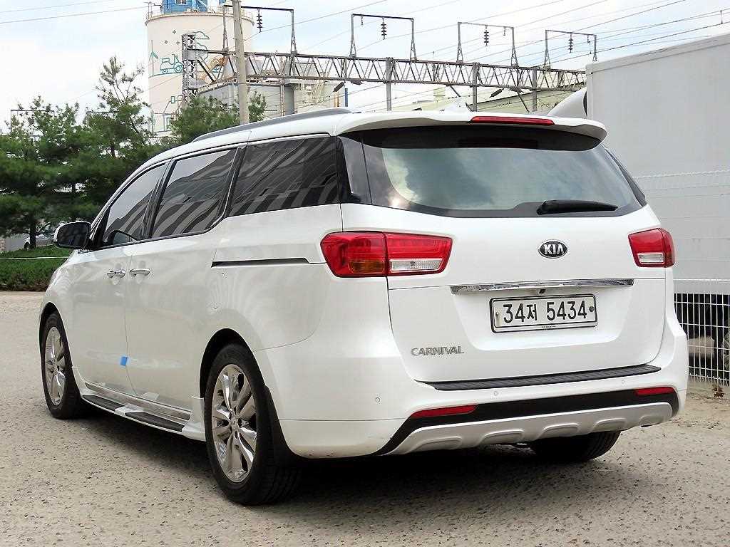 KIA Carnival - Vista 3