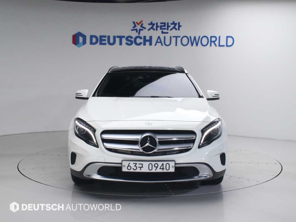Mercedes Benz GLA Class - Vista 3