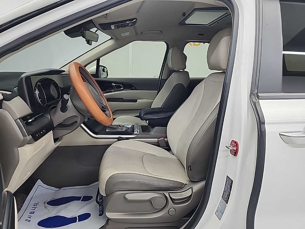 KIA Carnival - Vista 11