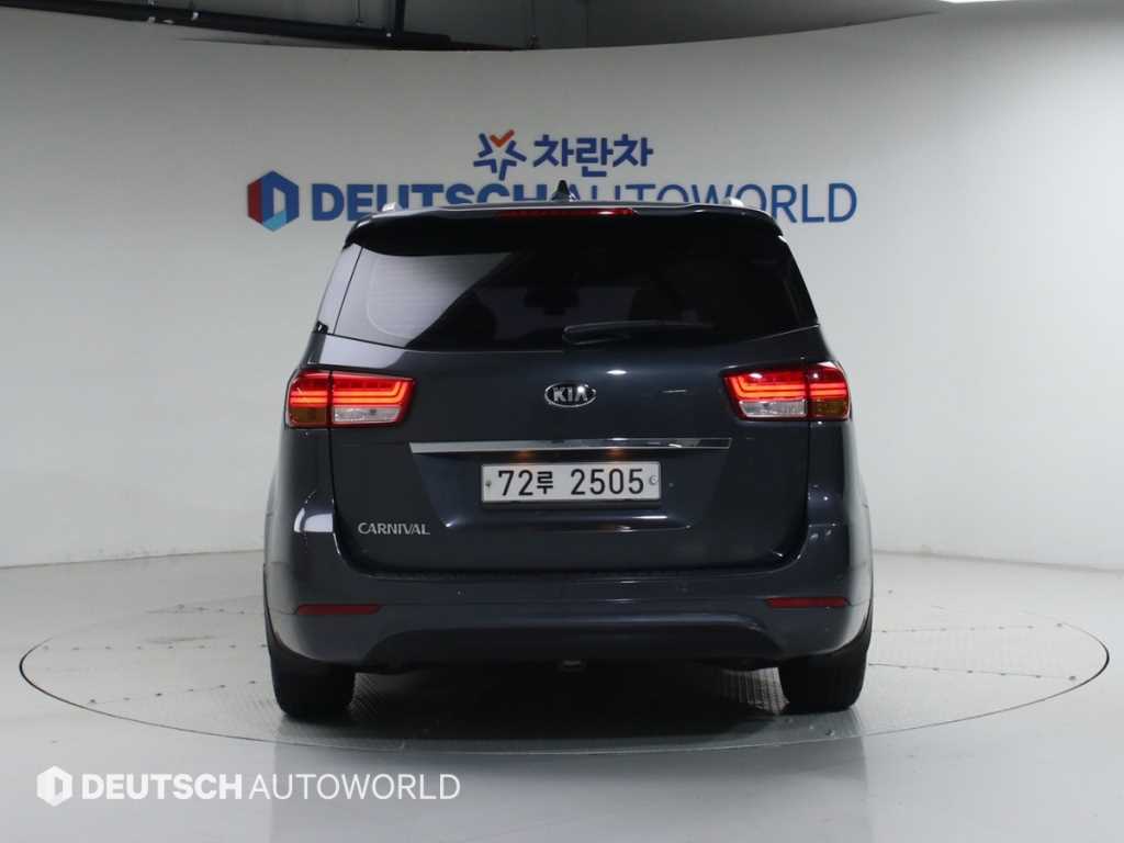 KIA Carnival - Vista 3