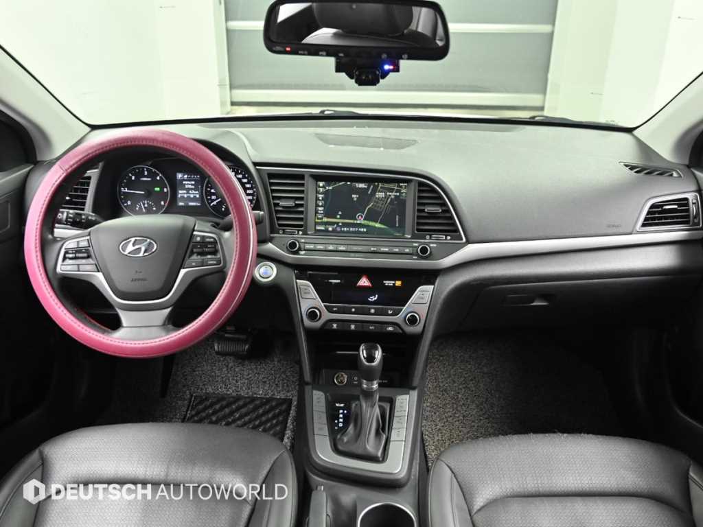 HYUNDAI Avante - Vista 7
