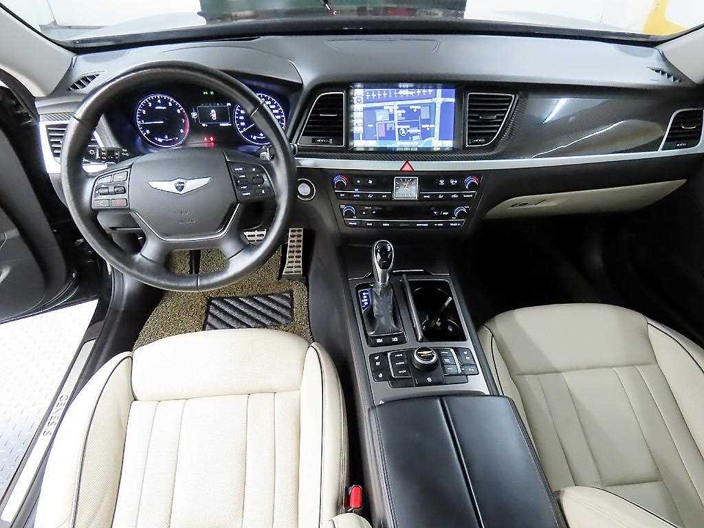 HYUNDAI Genesis - Vista 7