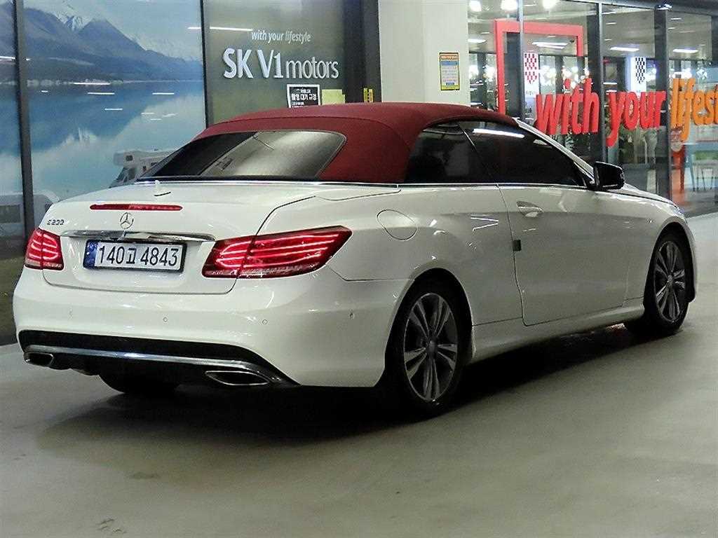Mercedes Benz E class - Vista 4