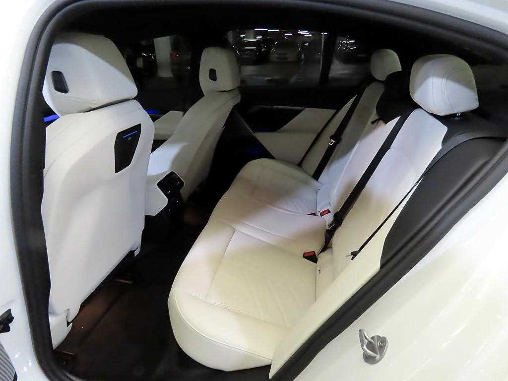 BMW 5 Series - Vista 7