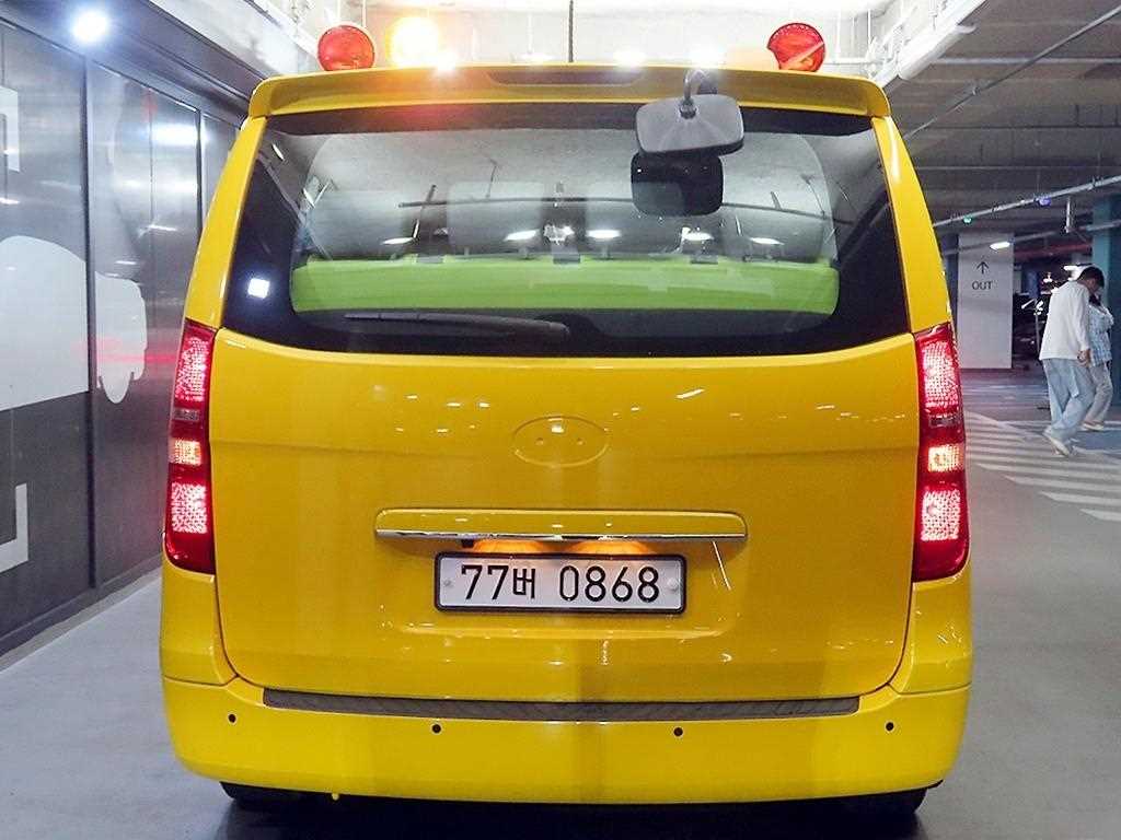 HYUNDAI Starex - Vista 5