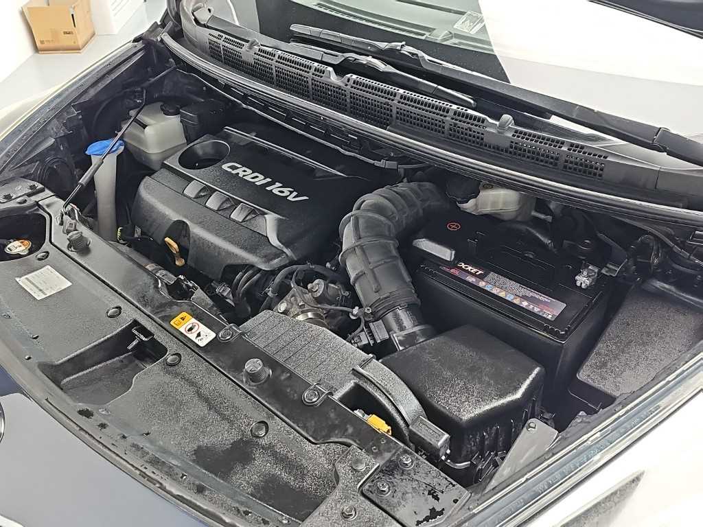 KIA Carens - Vista 5