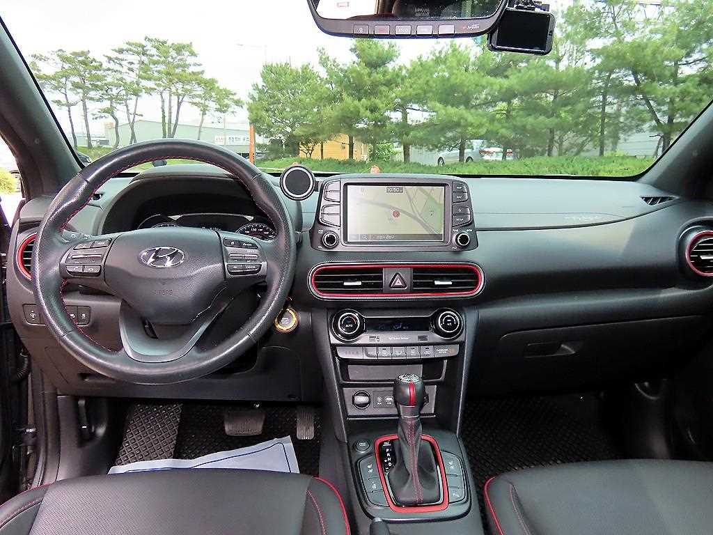 HYUNDAI Kona - Vista 7
