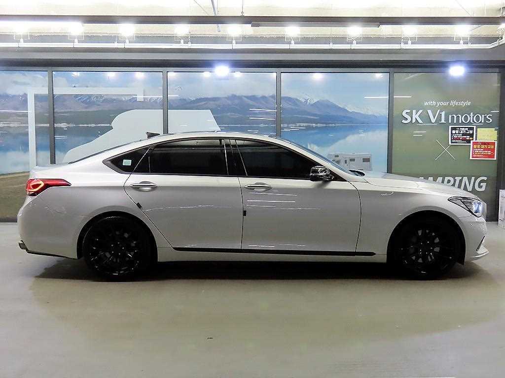 HYUNDAI Genesis - Vista 3