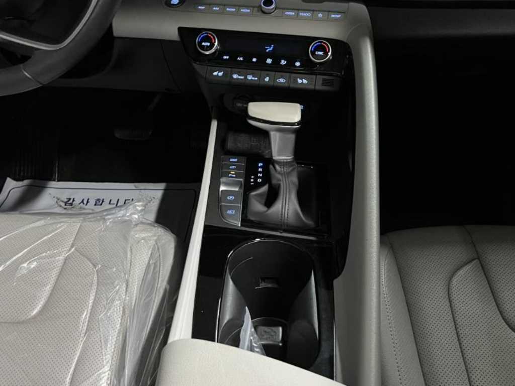 HYUNDAI Avante - Vista 11