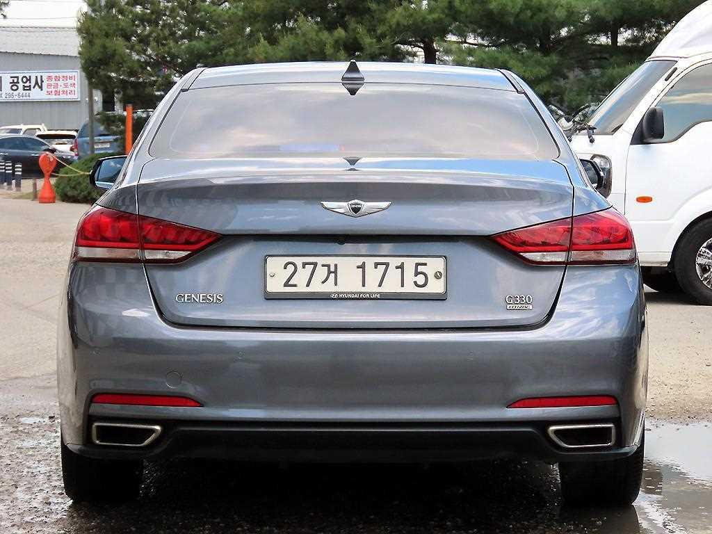 HYUNDAI Genesis - Vista 4