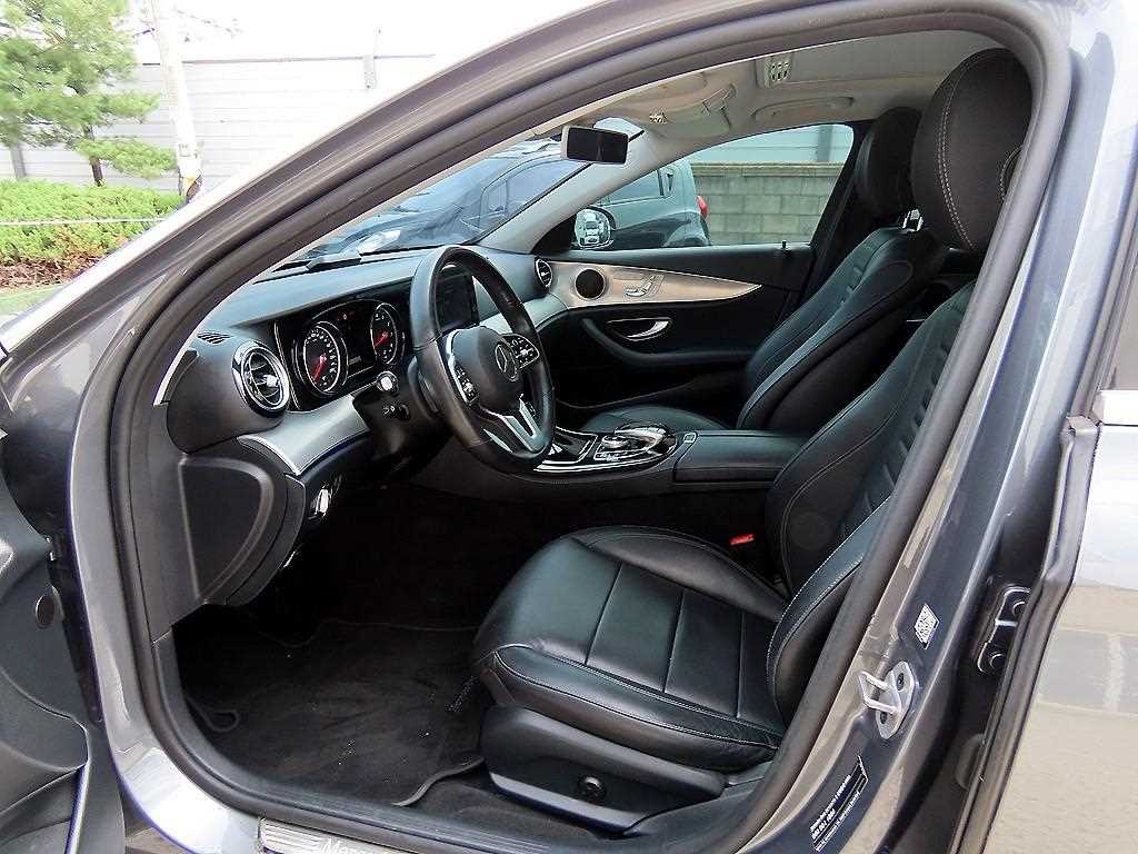 Mercedes Benz E class - Vista 5