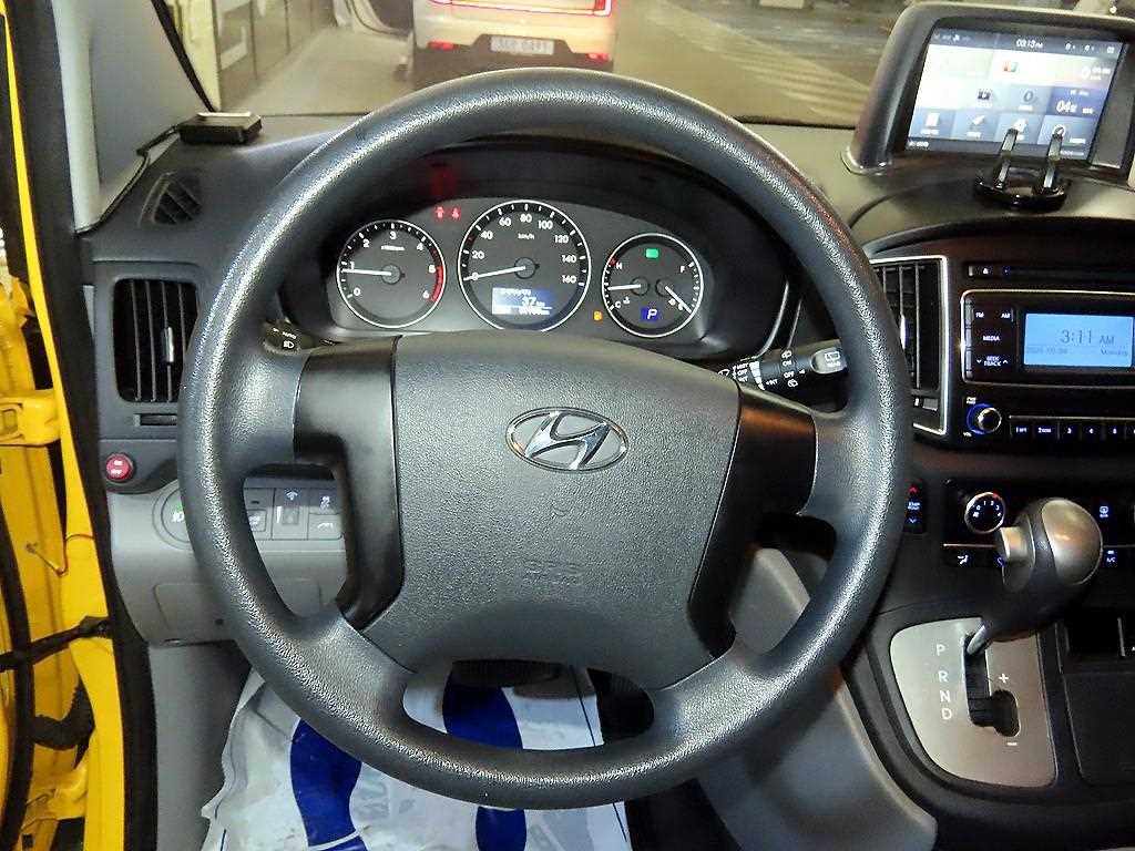HYUNDAI Starex - Vista 8