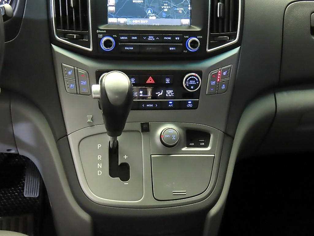 HYUNDAI Starex - Vista 12