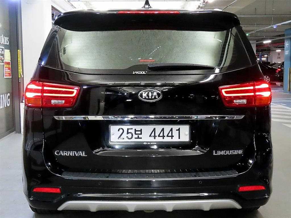 KIA Carnival - Vista 5