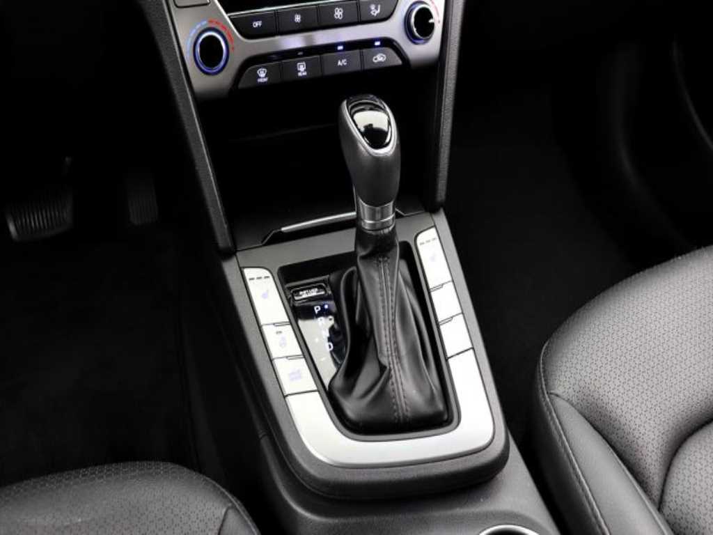 HYUNDAI Avante - Vista 5