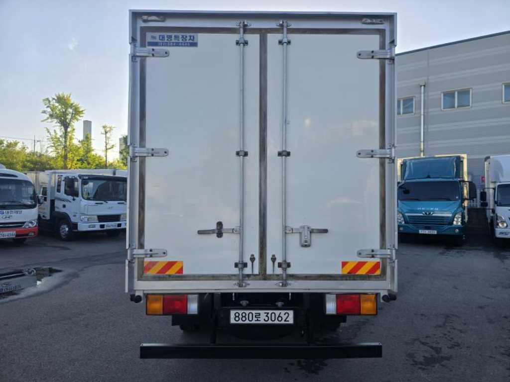 medium and large cargo truck - Vista 5