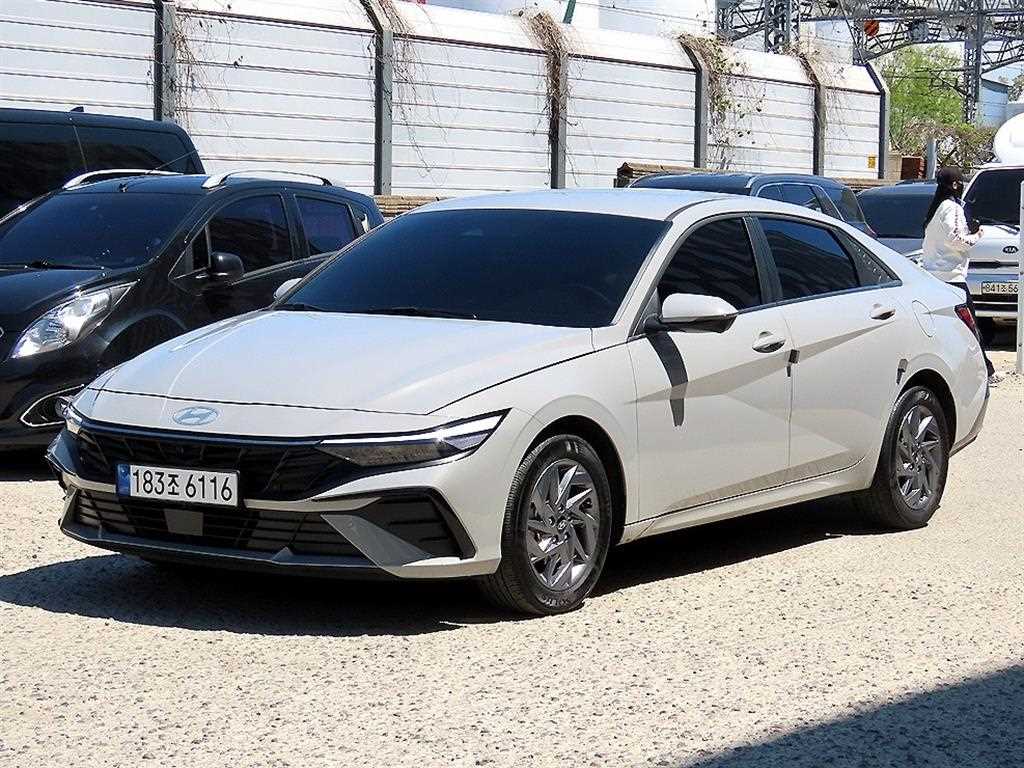 HYUNDAI Avante - Vista 2