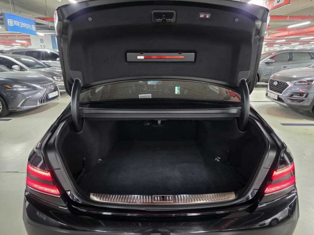 Genesis G90 - Vista 7