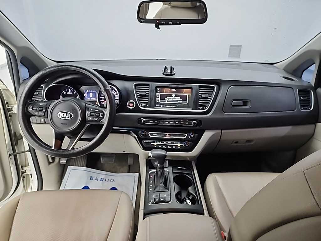 KIA Carnival - Vista 7