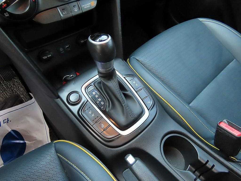 HYUNDAI Kona - Vista 10